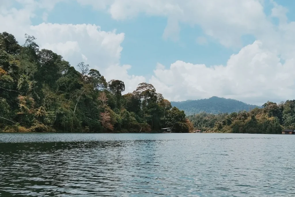 Kenyir Lake - File:Adorable view at Kenyir Lake.jpg